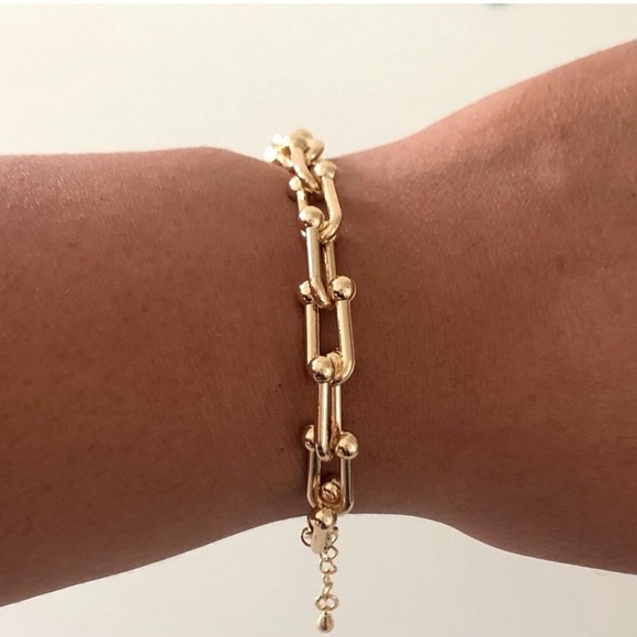 Gold Hardwear Small U Link Bracelet - Picture 2 of 10